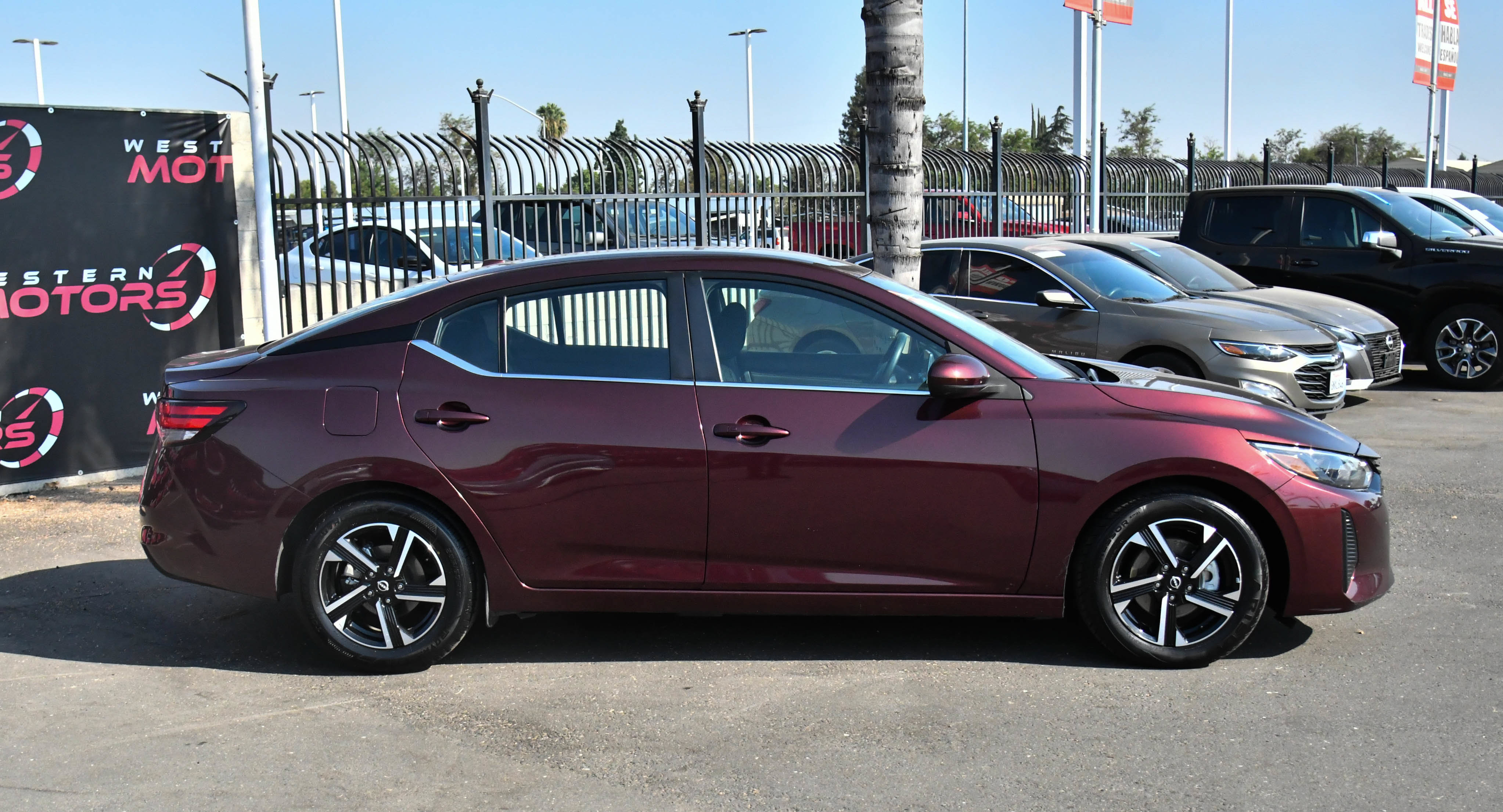 Used 2025 Nissan Sentra SV FWD image 9