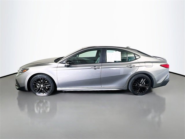 Used 2025 Toyota Camry SE image 4