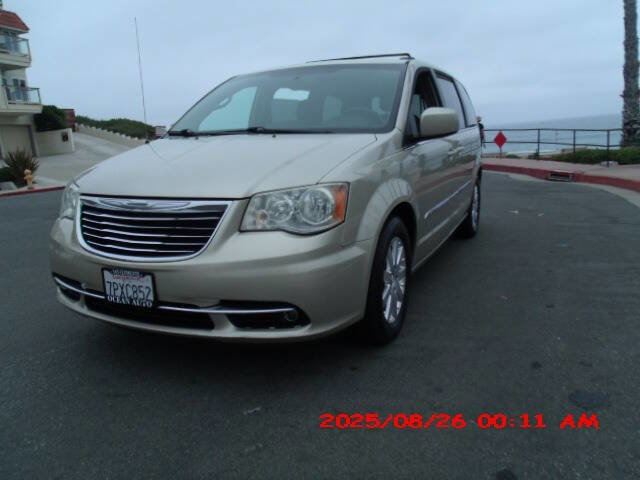 Used 2014 Chrysler Town & Country Touring image 32