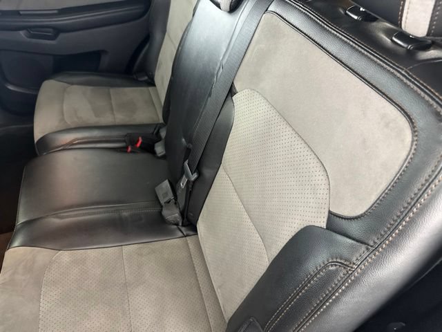 Used 2017 Ford Explorer XLT w/ Equipment Group 202A AWD/4WD image 24