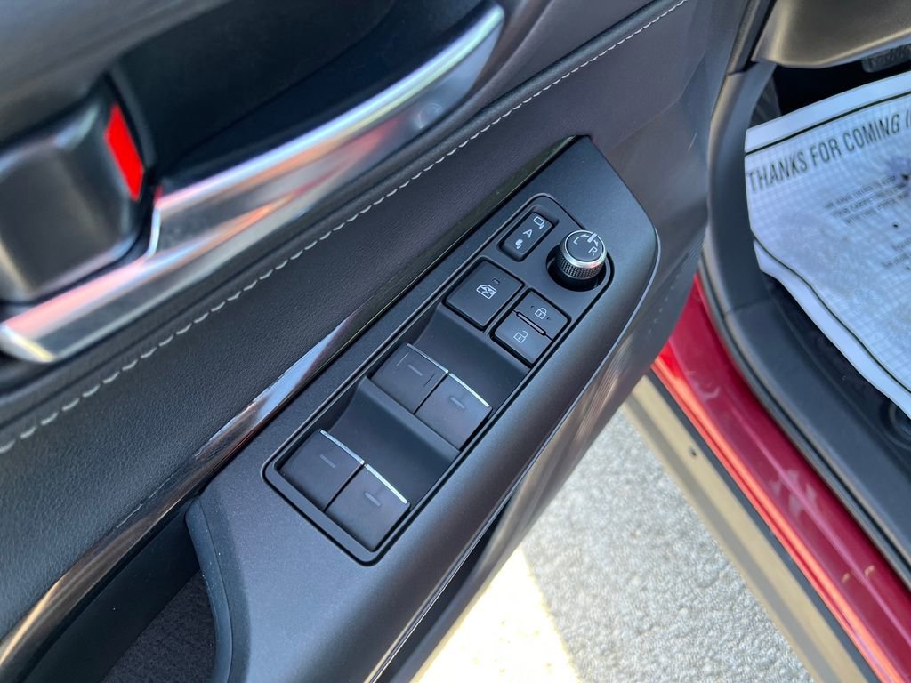 Used 2023 Toyota Venza LE image 14