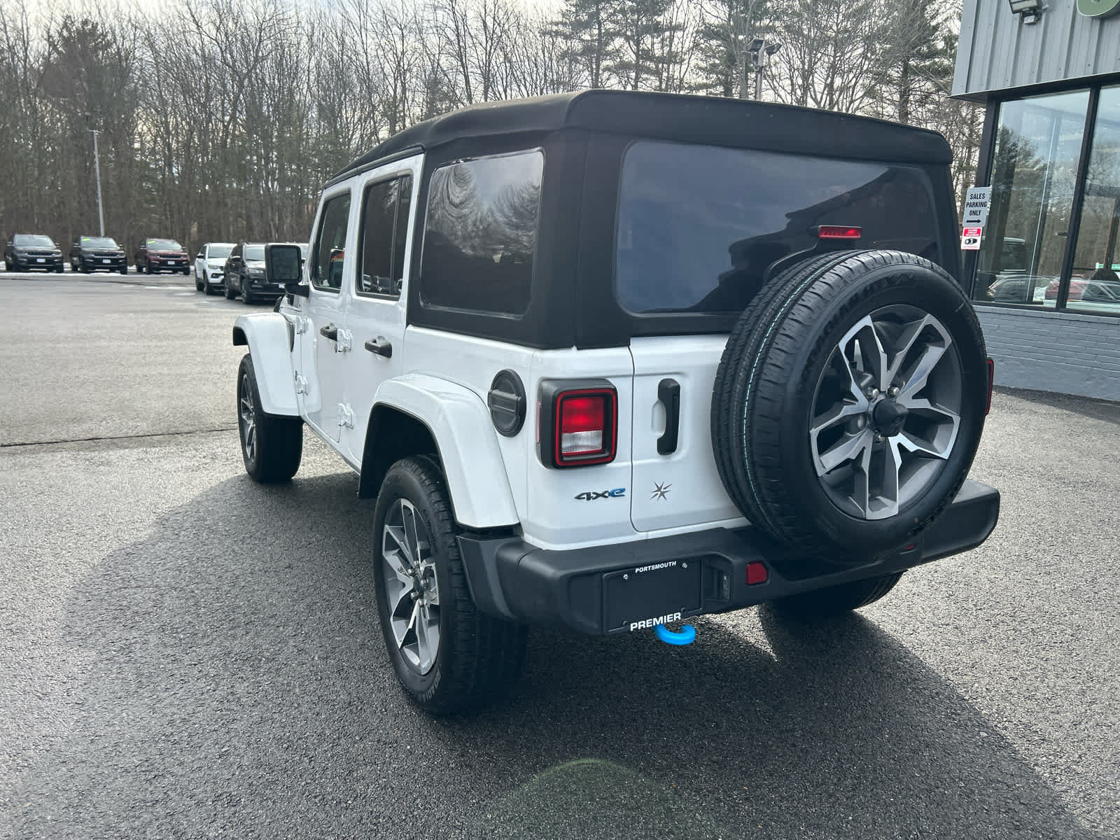 Used 2024 Jeep Wrangler Unlimited w/ Convenience Group AWD/4WD image 8