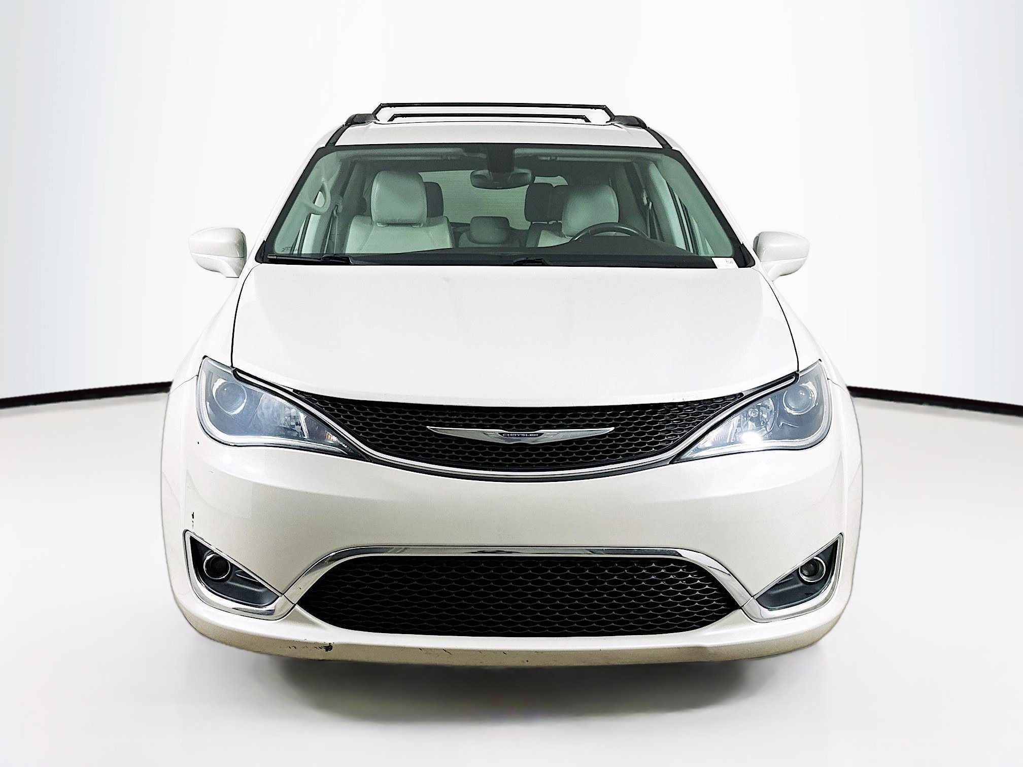 Used 2017 Chrysler Pacifica Touring-L w/ Tire & Wheel Group image 2