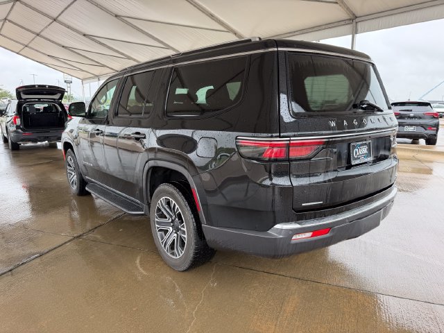 Used 2022 Jeep Wagoneer Series III AWD/4WD image 6