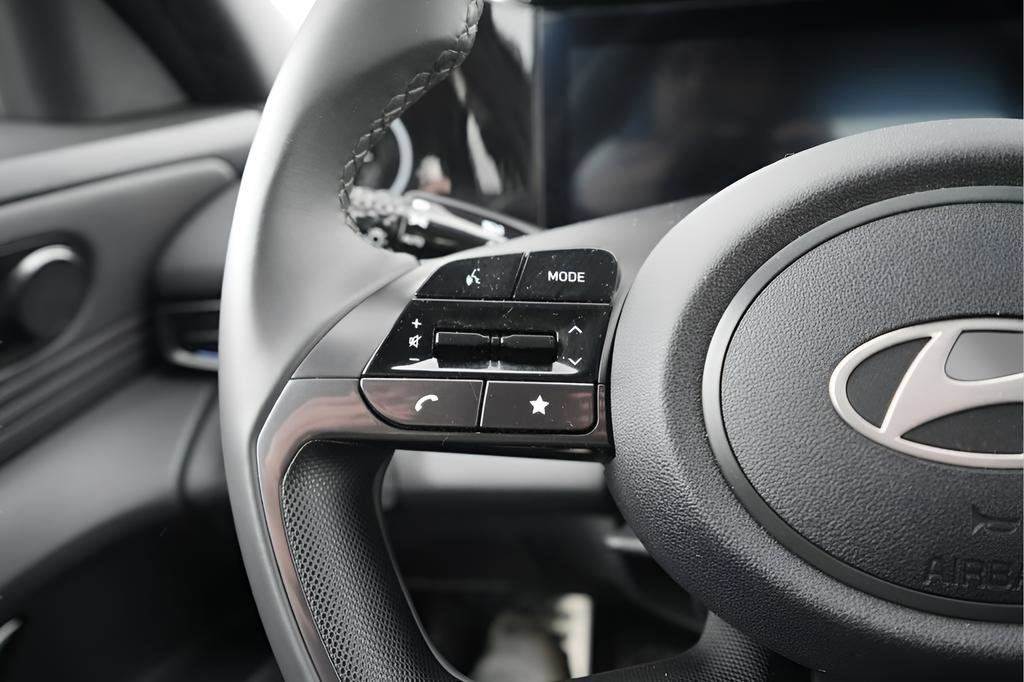 Certified 2025 Hyundai Elantra SEL FWD image 25