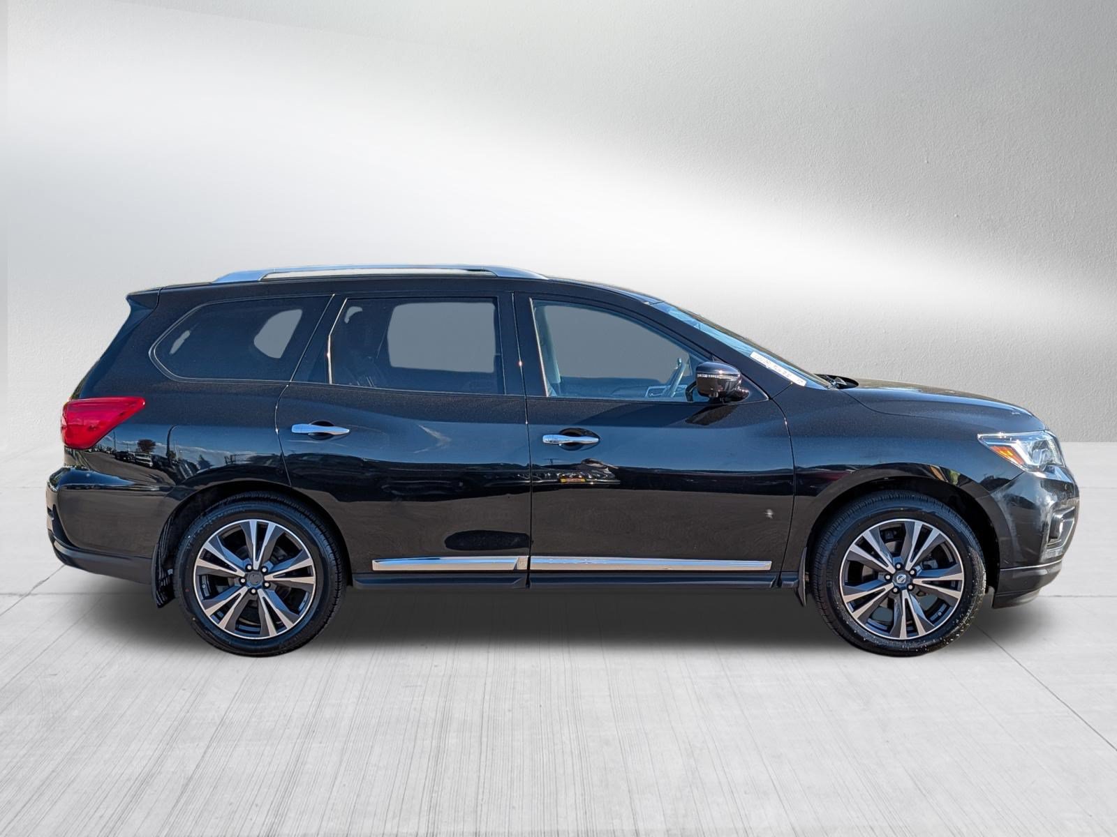 Used 2017 Nissan Pathfinder Platinum AWD/4WD image 8