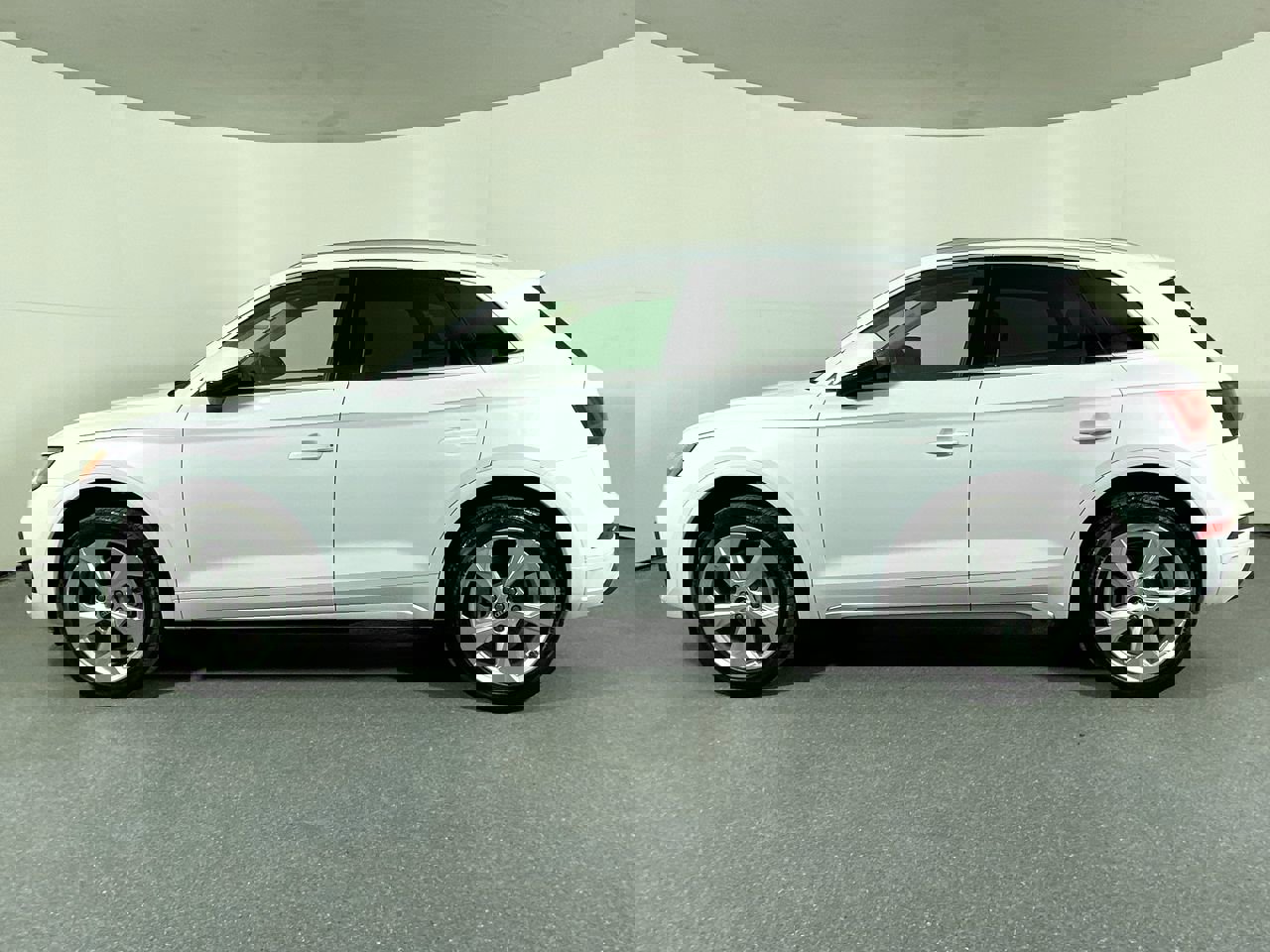 Used 2021 Audi Q5 Premium Plus w/ Premium Plus Package image 30