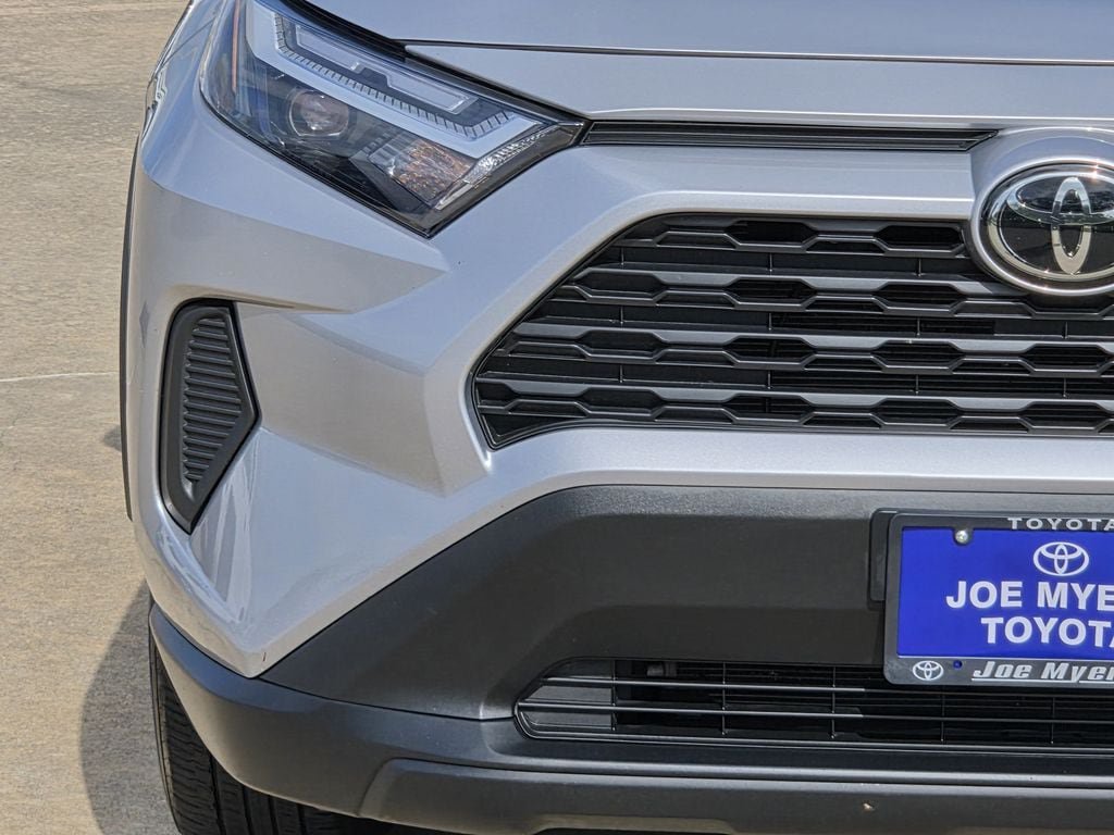 Used 2025 Toyota RAV4 XLE FWD image 5