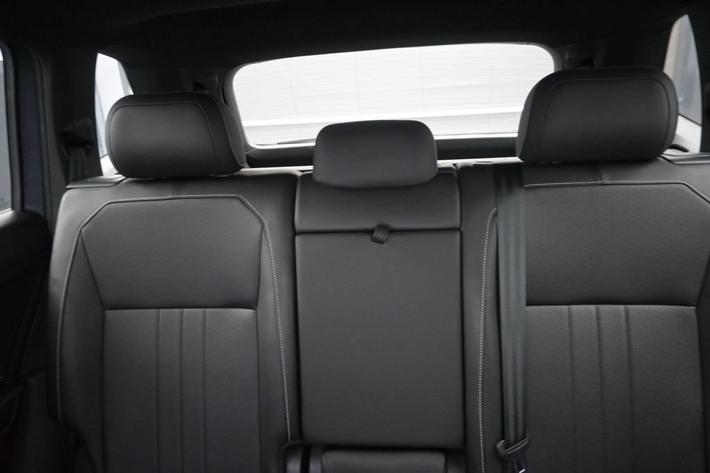 Used 2023 Volkswagen Tiguan SE R-Line FWD image 16