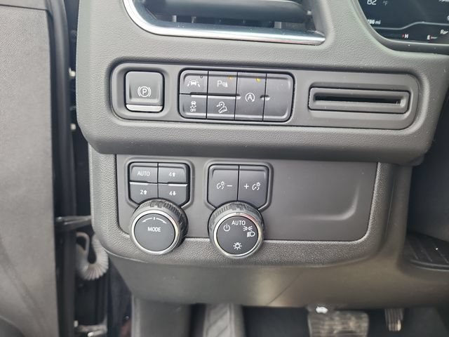 Used 2024 Chevrolet Tahoe Premier AWD/4WD image 17