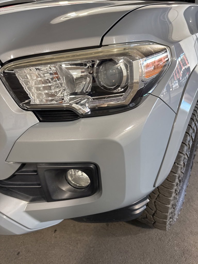Used 2019 Toyota Tacoma TRD Sport image 4
