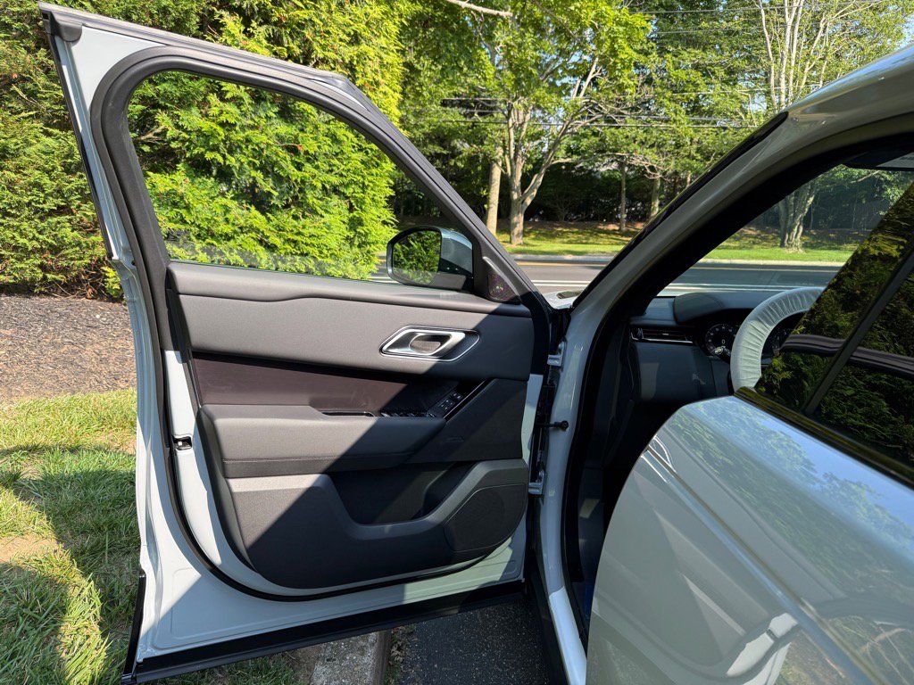 New 2026 Land Rover Range Rover Velar Dynamic SE image 5