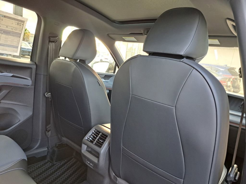 New 2026 Volkswagen Tiguan SE R-Line FWD image 23