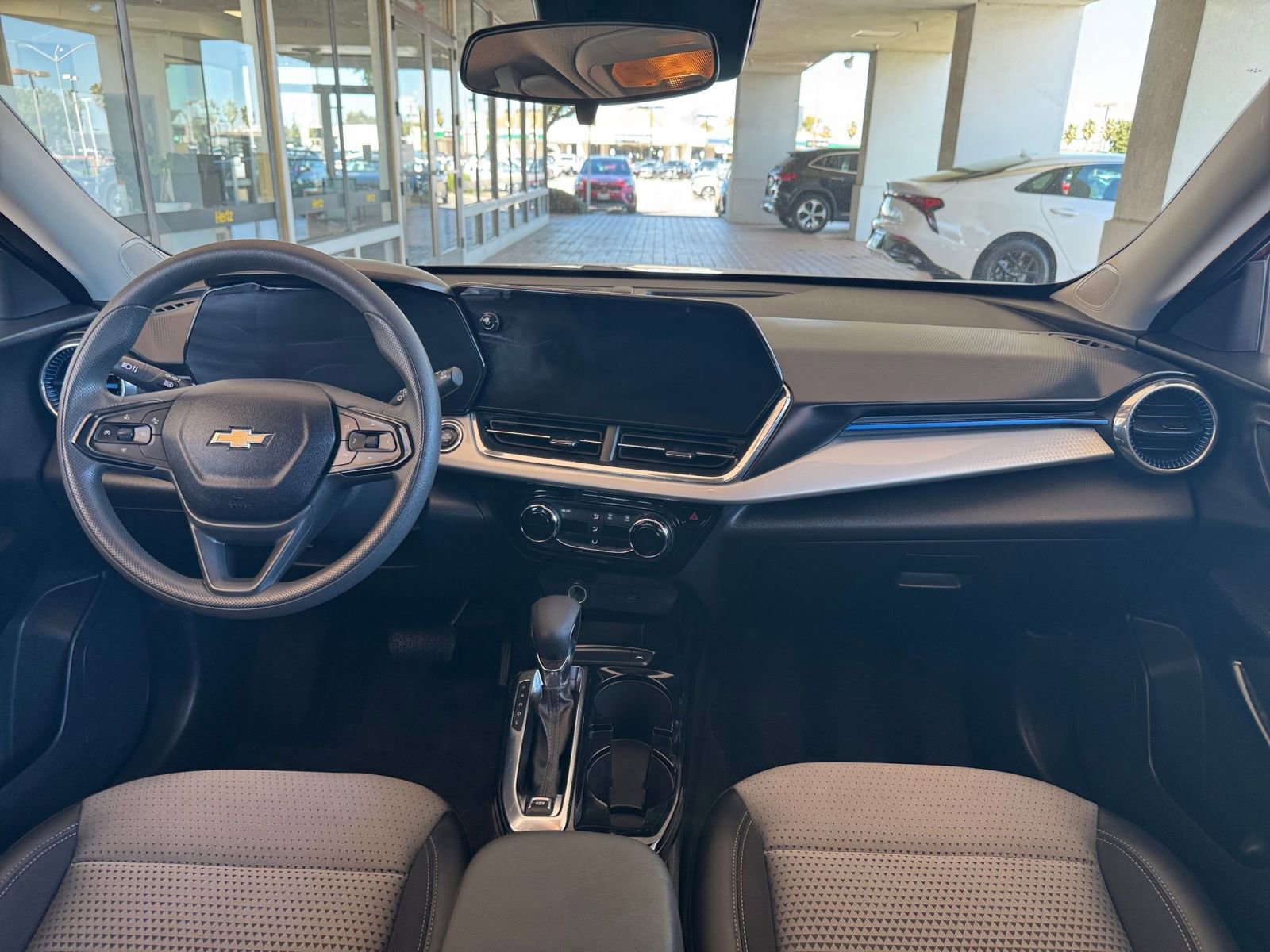 Used 2025 Chevrolet Trax LT image 34