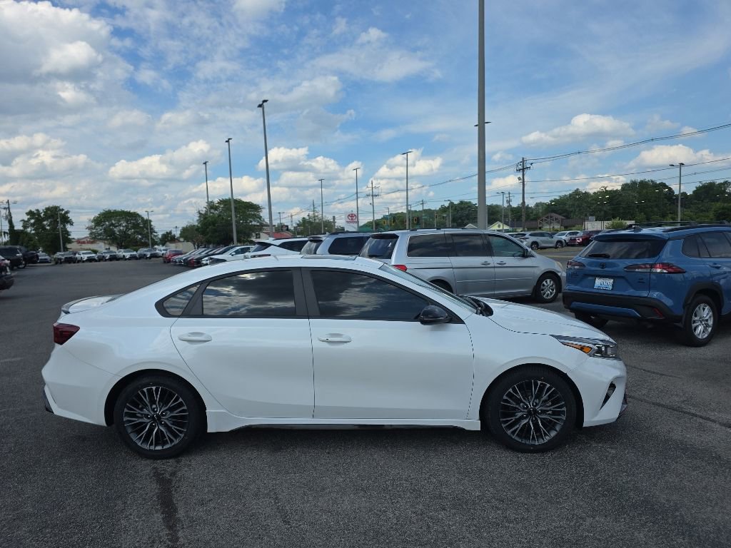 Used 2023 Kia Forte GT-Line w/ GT-Line Premium Package FWD image 4