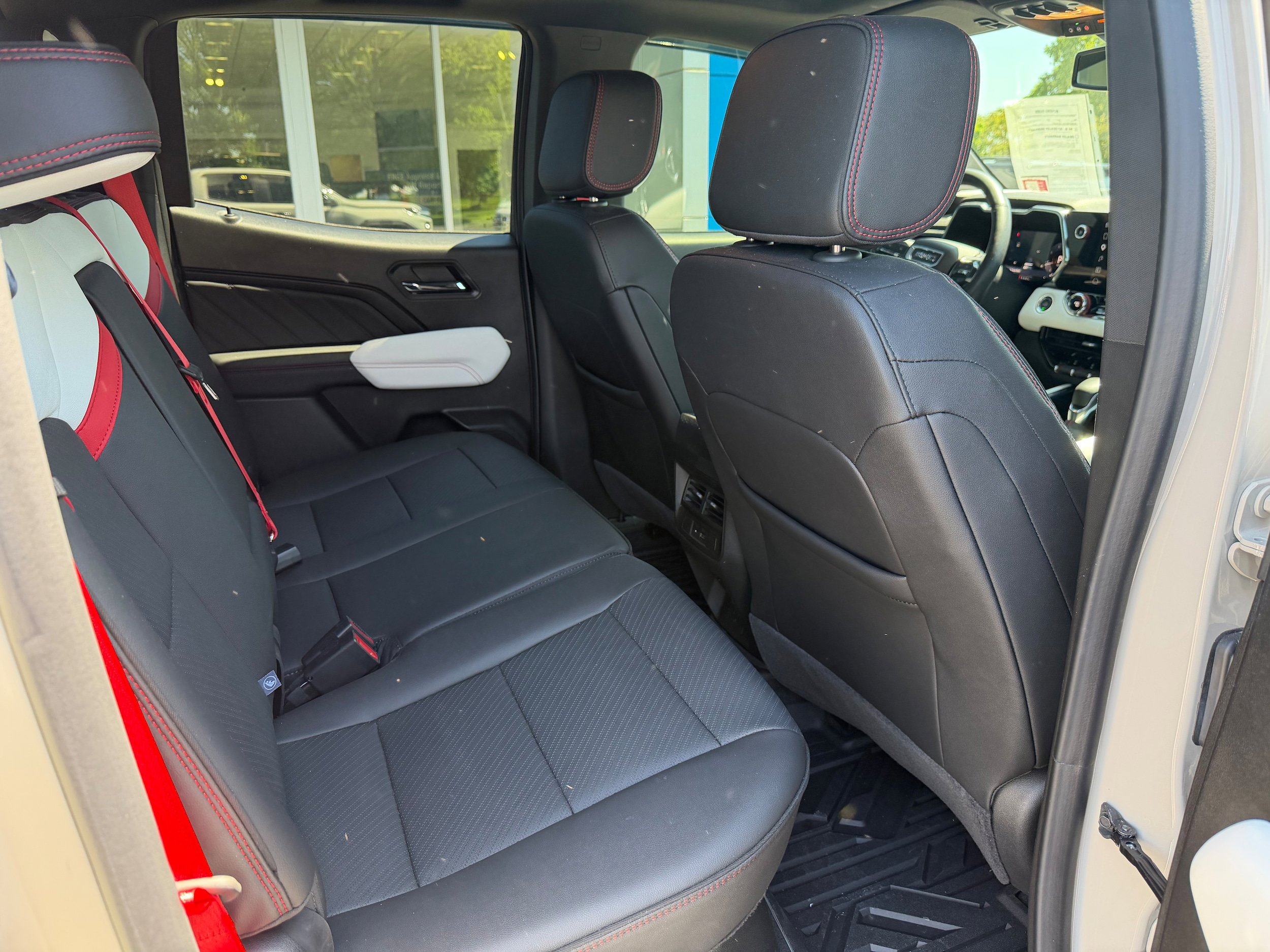 Used 2026 GMC Canyon AT4X w/ AT4X AEV Edition AWD/4WD image 8