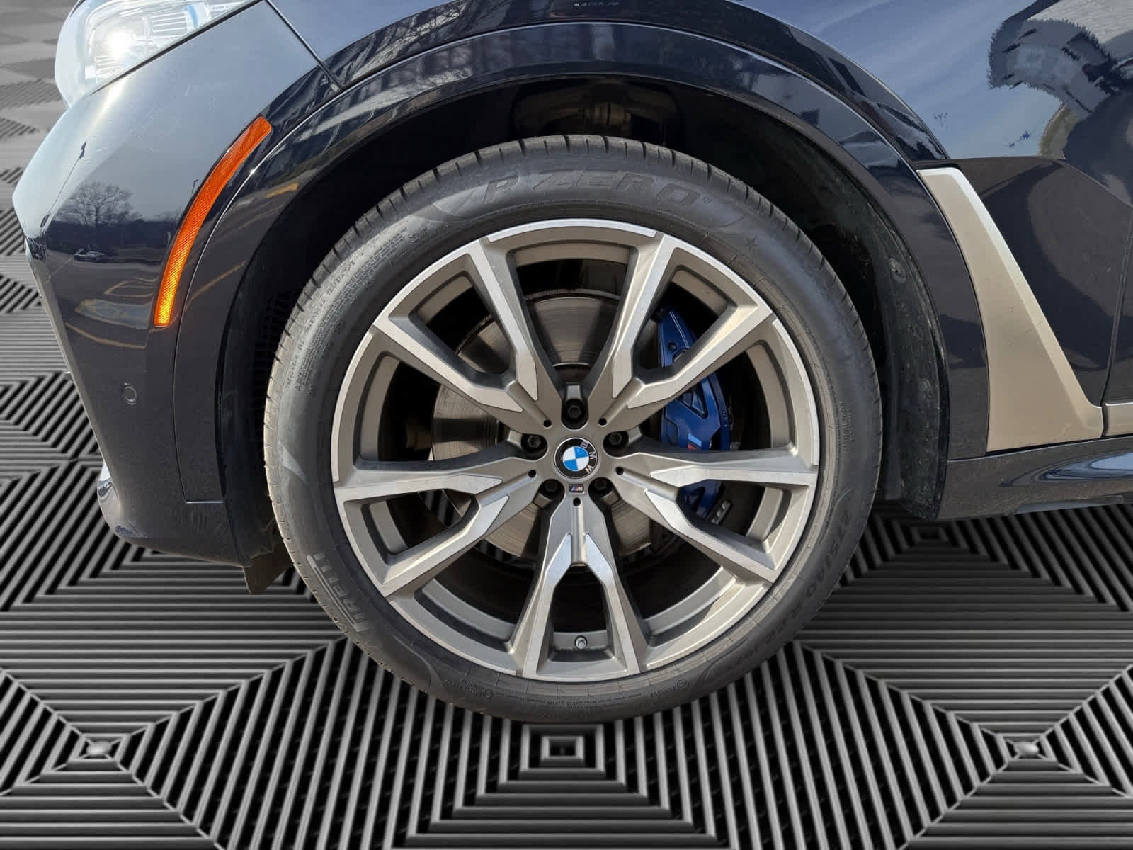 Used 2022 BMW X7 M50i image 9