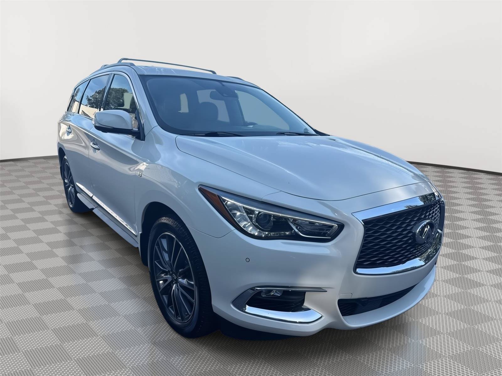 Used 2017 INFINITI QX60 Luxe w/ Deluxe Technology Package AWD/4WD image 4