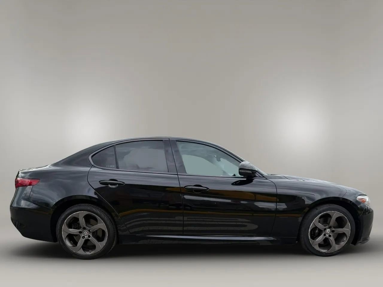 Used 2018 Alfa Romeo Giulia AWD image 7