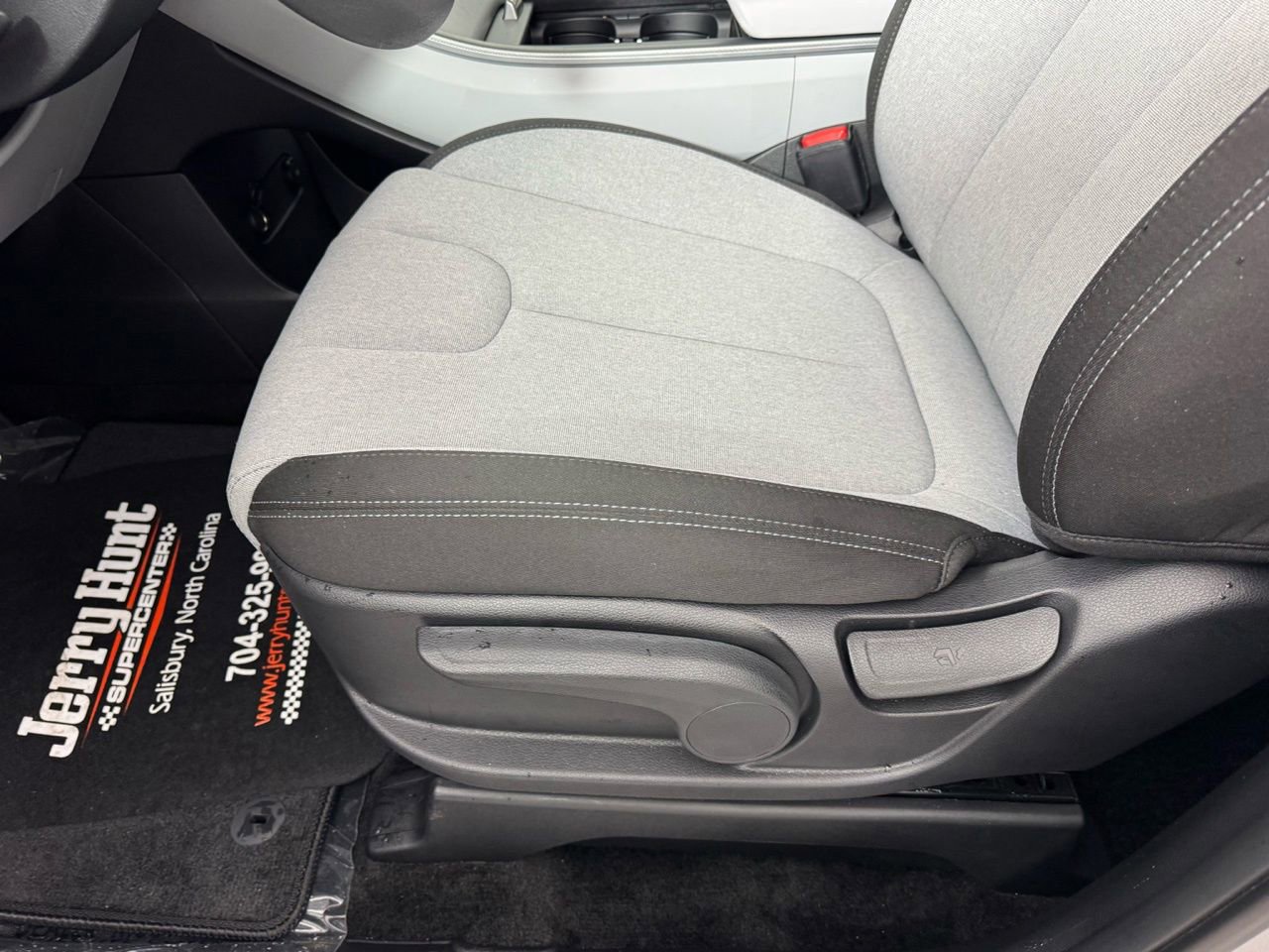 Used 2025 Hyundai Palisade SE image 13