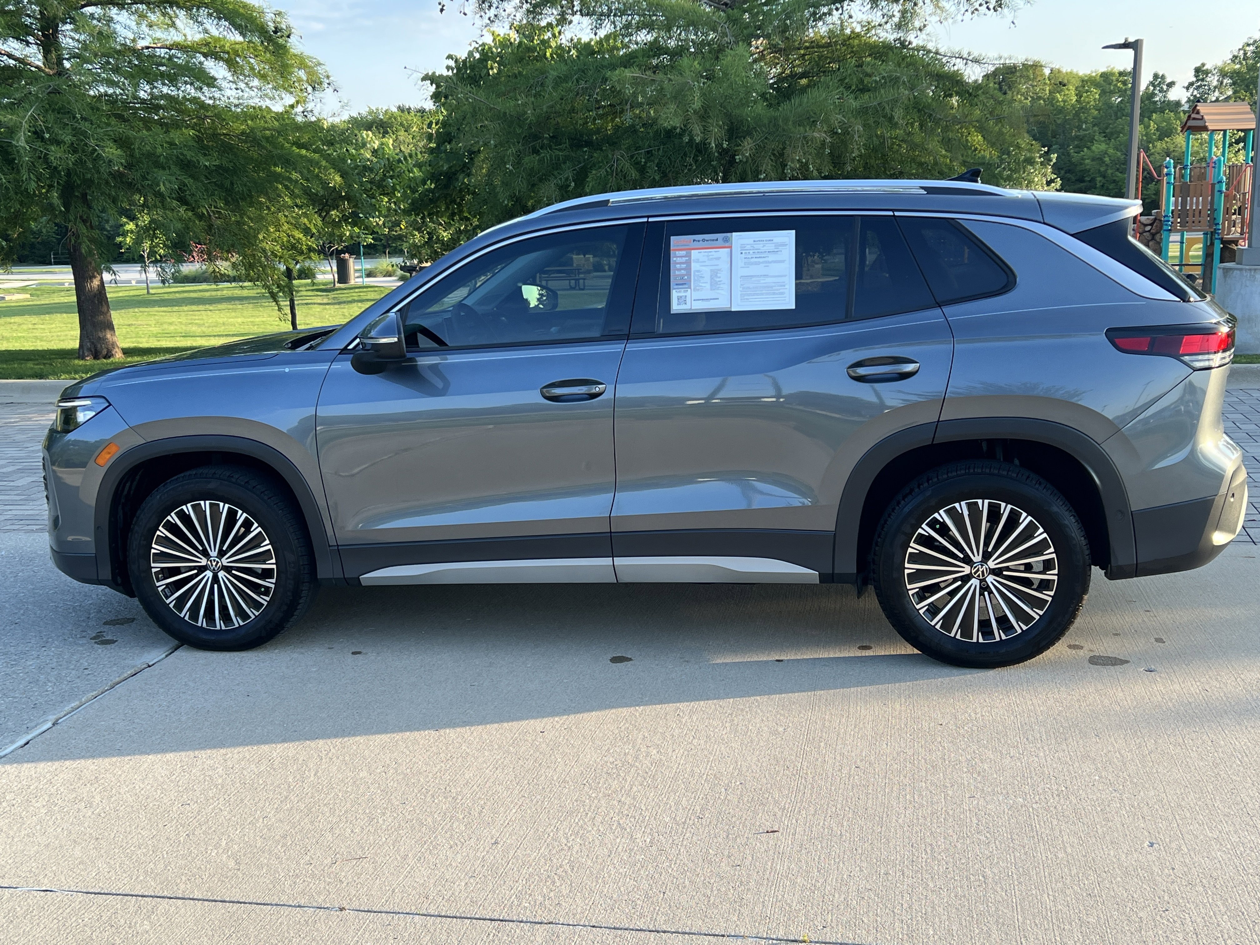 Certified 2025 Volkswagen Tiguan S FWD image 7