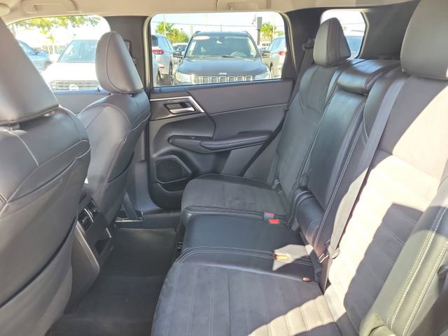 Used 2024 Mitsubishi Outlander SE image 15
