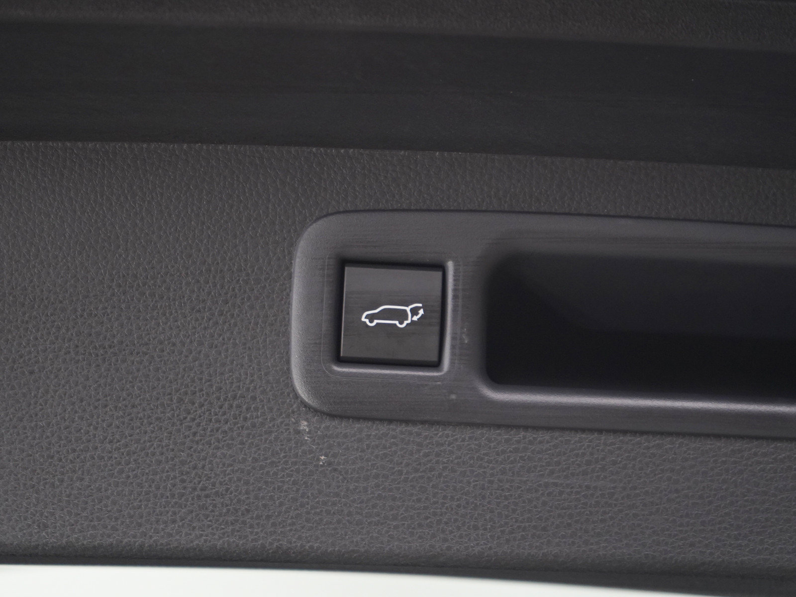 Used 2025 Toyota Highlander Limited AWD/4WD image 17