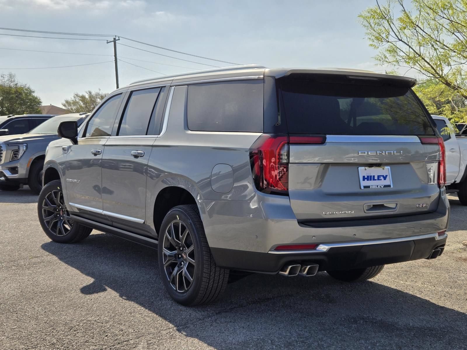 New 2026 GMC Yukon XL Denali w/ Sun & Power Step Package AWD/4WD image 3