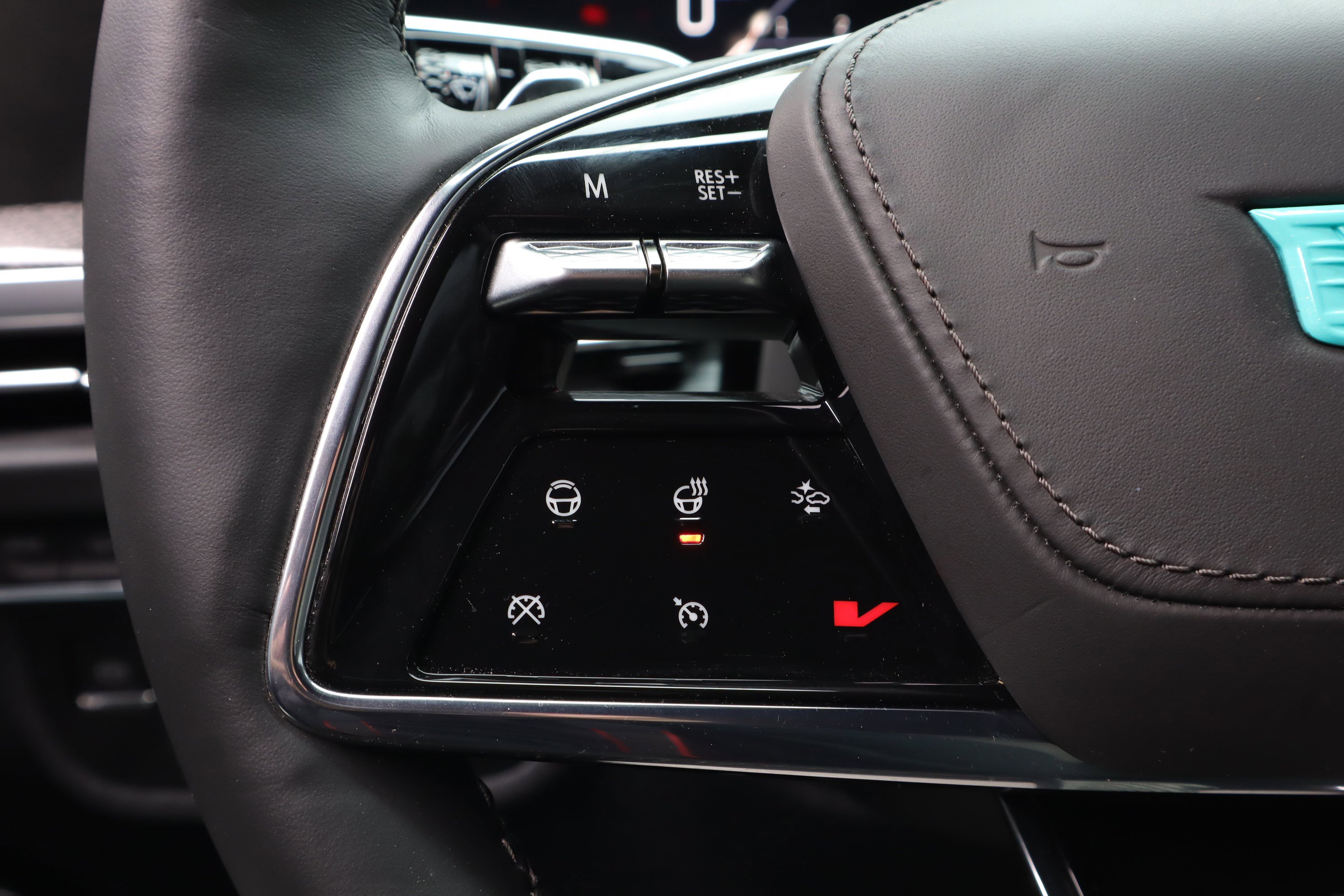 Used 2025 Cadillac Escalade V w/ LPO, ONYX Package image 22