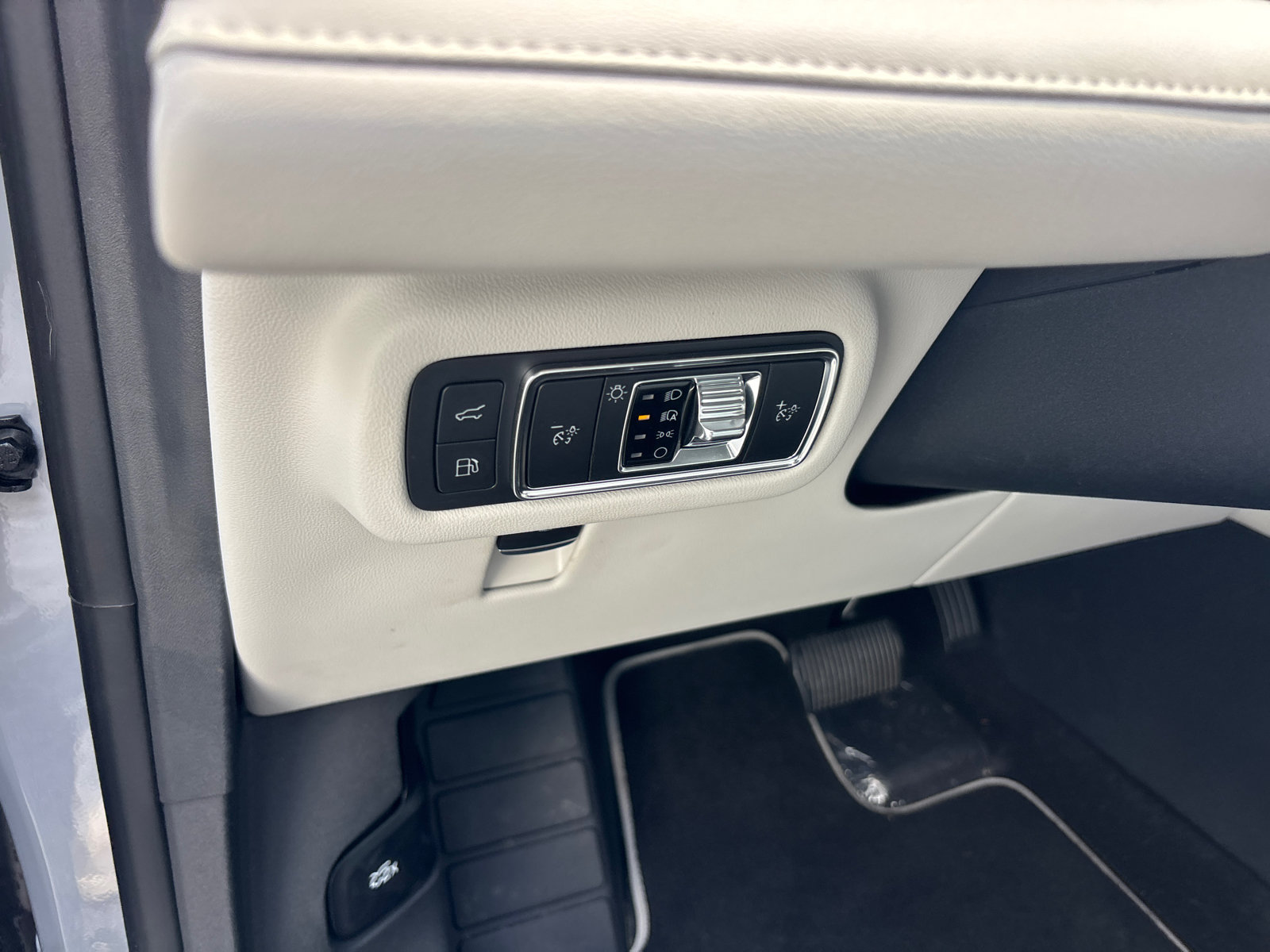 New 2026 Lincoln Nautilus Premier AWD/4WD image 13