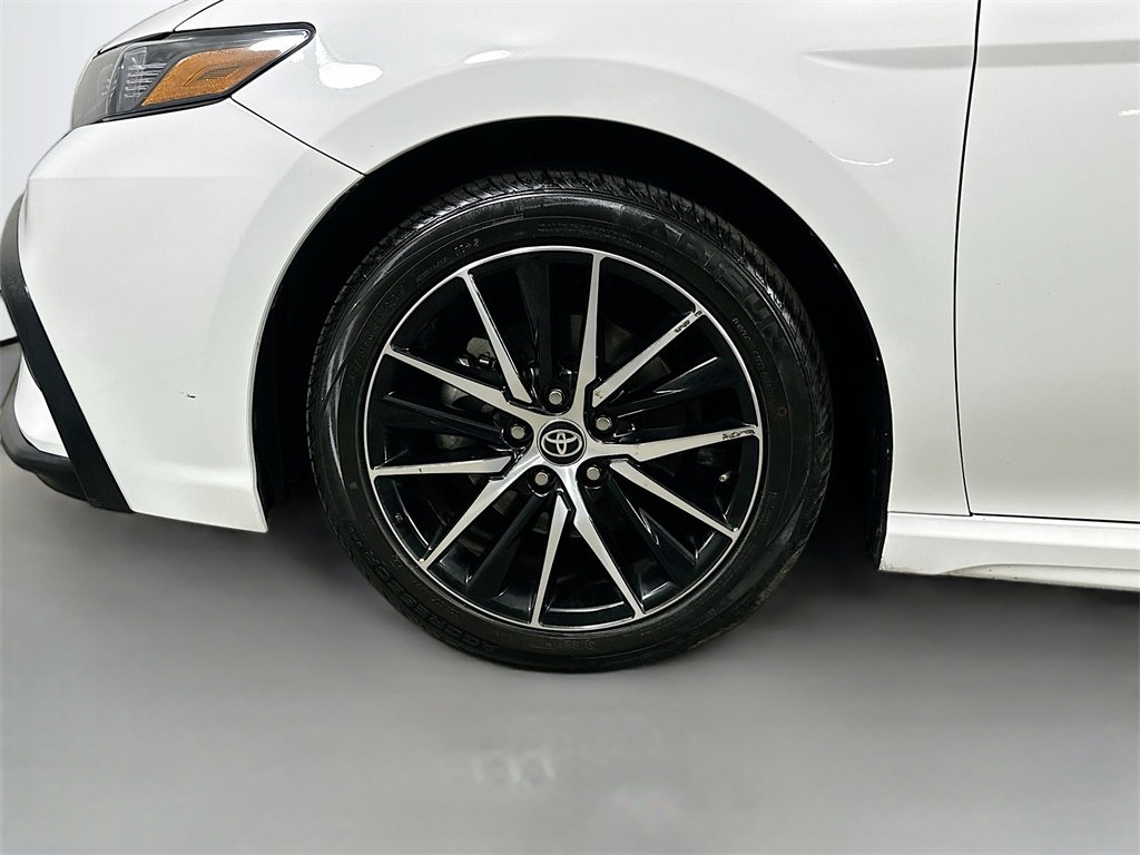 Used 2024 Toyota Camry SE image 8