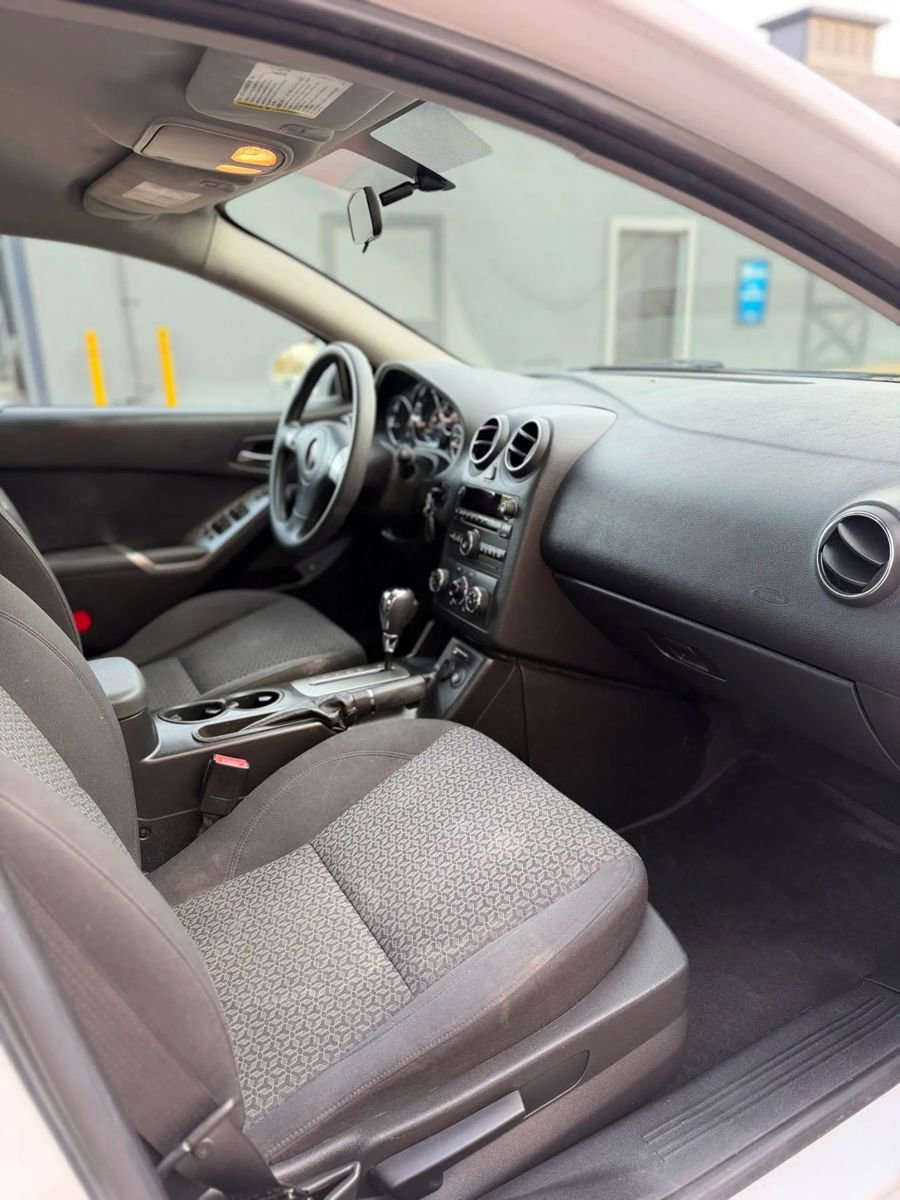 Used 2010 Pontiac G6 Sedan 4D image 21