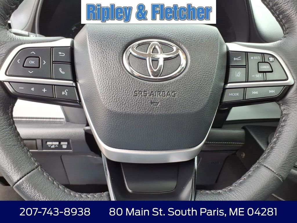 Used 2025 Toyota Sienna XLE image 19