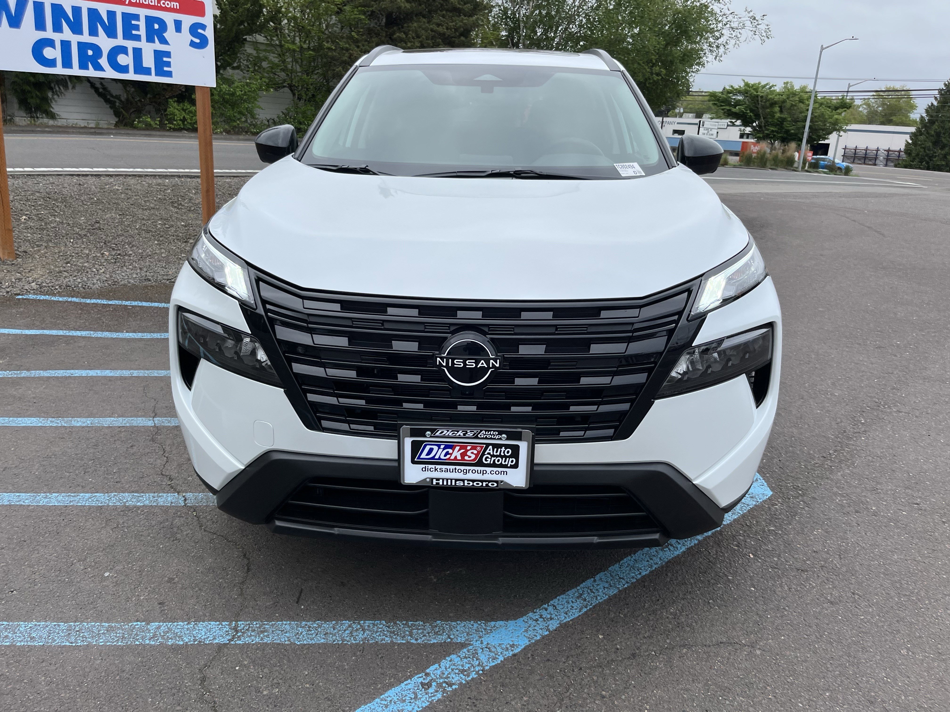Used 2026 Nissan Rogue SV AWD/4WD image 8