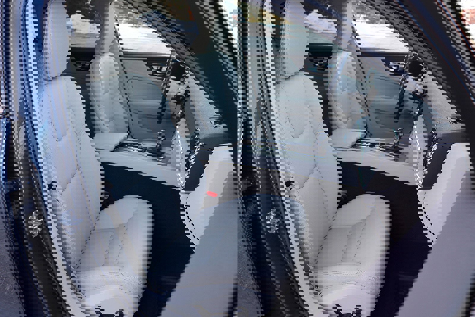 Used 2021 Volvo V60 T5 Cross Country w/ Protection Package image 19