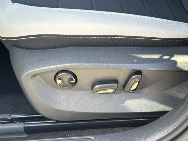 New 2026 Volkswagen Taos SE FWD image 23