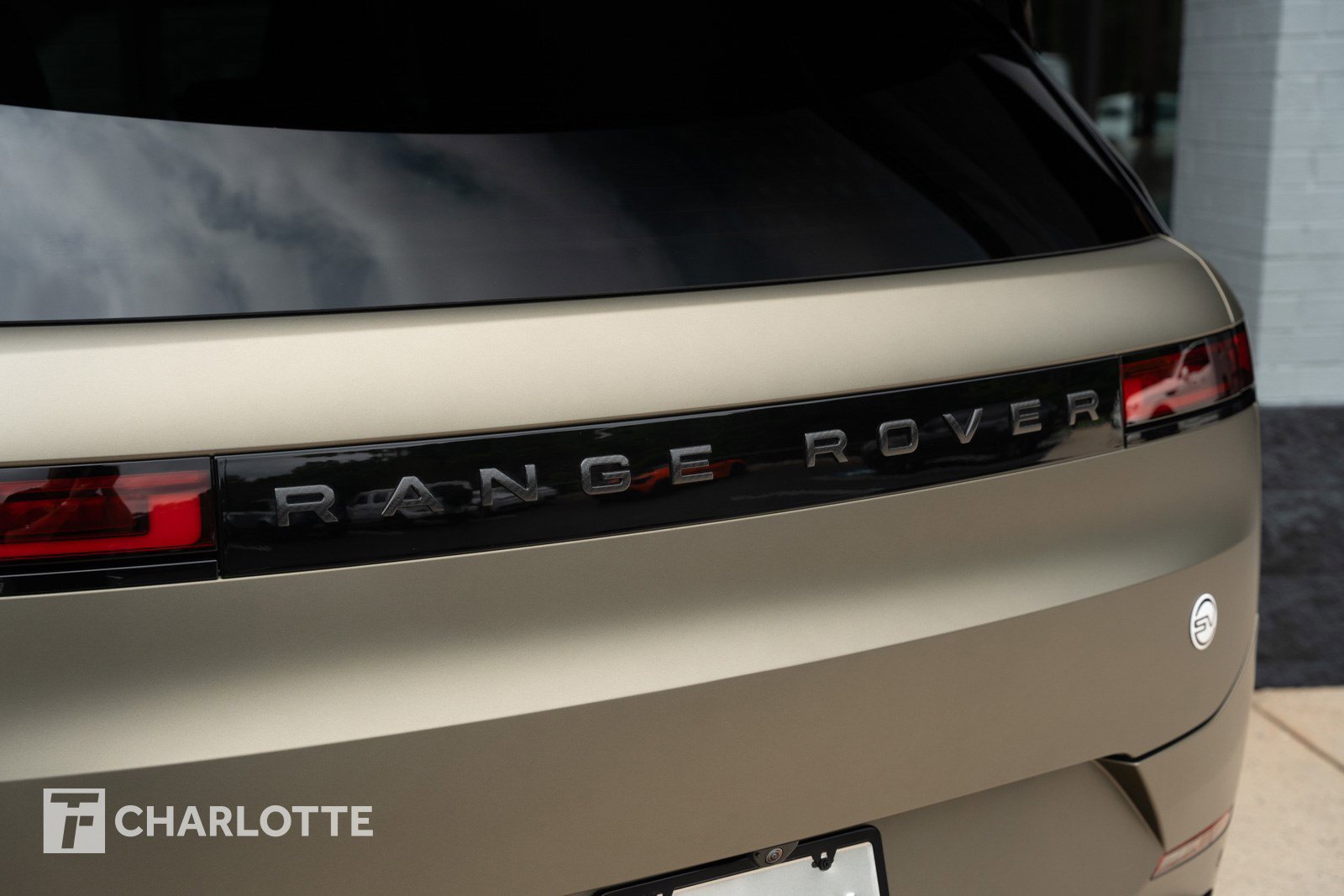 Used 2024 Land Rover Range Rover Sport SV Edition One Carbon Bronze image 18