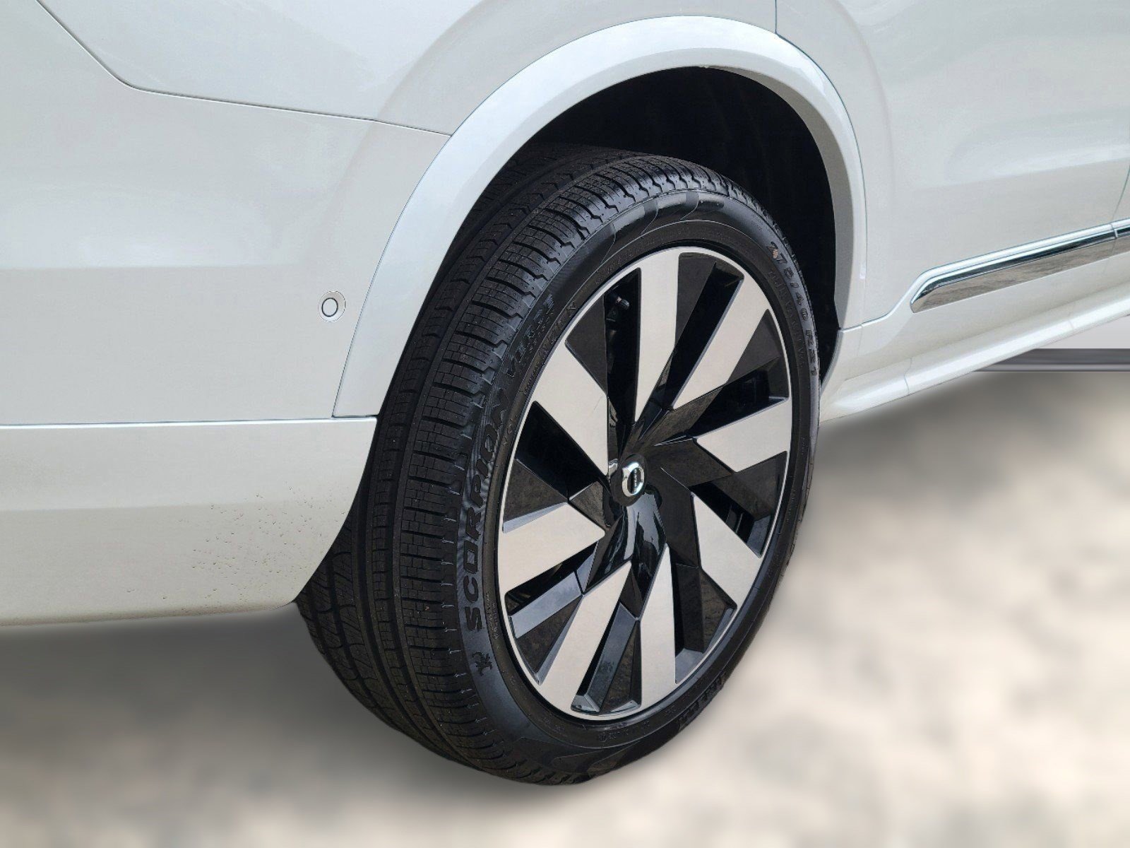 New 2024 Volvo XC90 T8 Plus w/ Protection Package Premier image 29