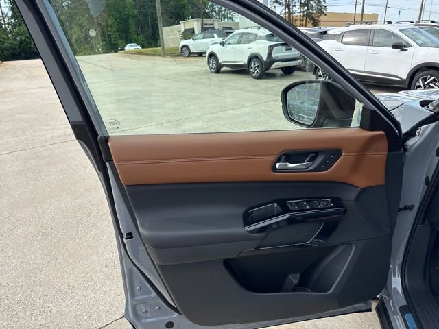 New 2026 Nissan Pathfinder Platinum AWD/4WD image 12