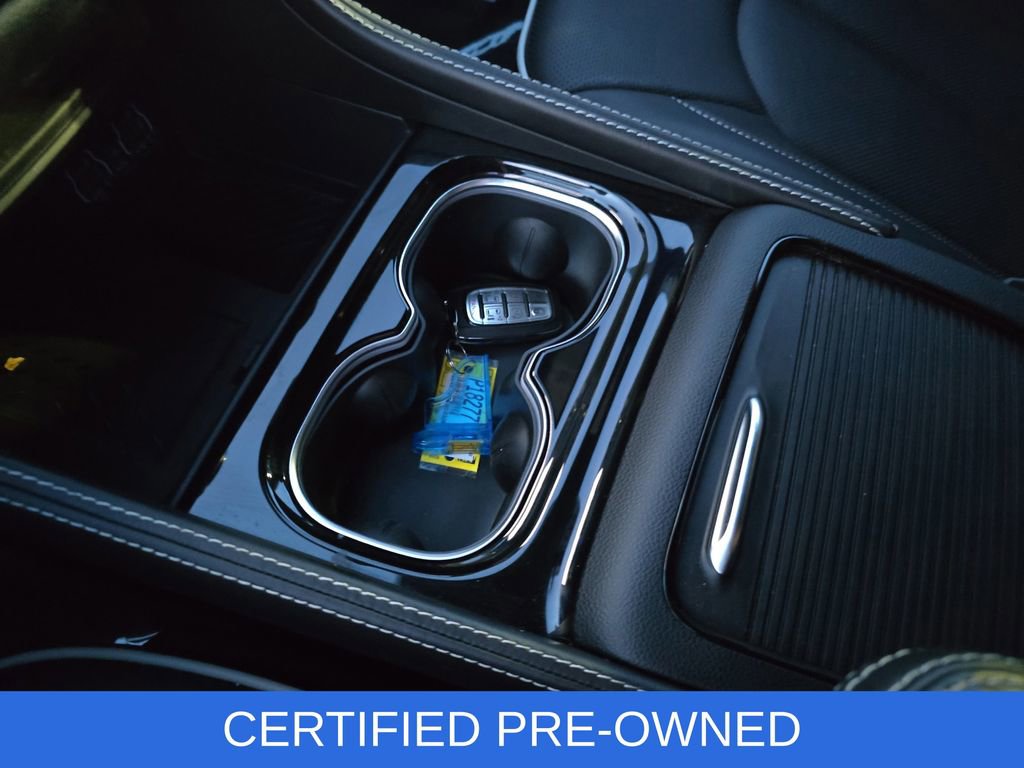 Used 2025 Chrysler Pacifica Limited image 27