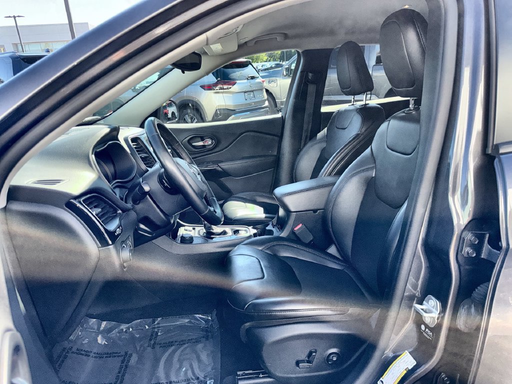Used 2021 Jeep Cherokee Latitude Plus AWD/4WD image 13