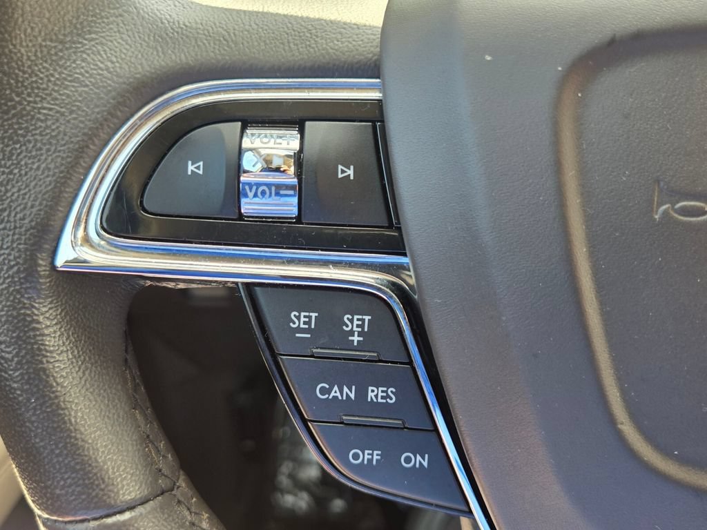 Used 2023 Lincoln Nautilus AWD w/ Premium Package image 24