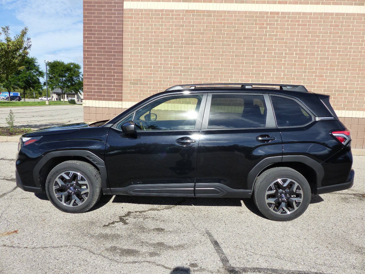 Used 2025 Subaru Forester Premium AWD/4WD image 5