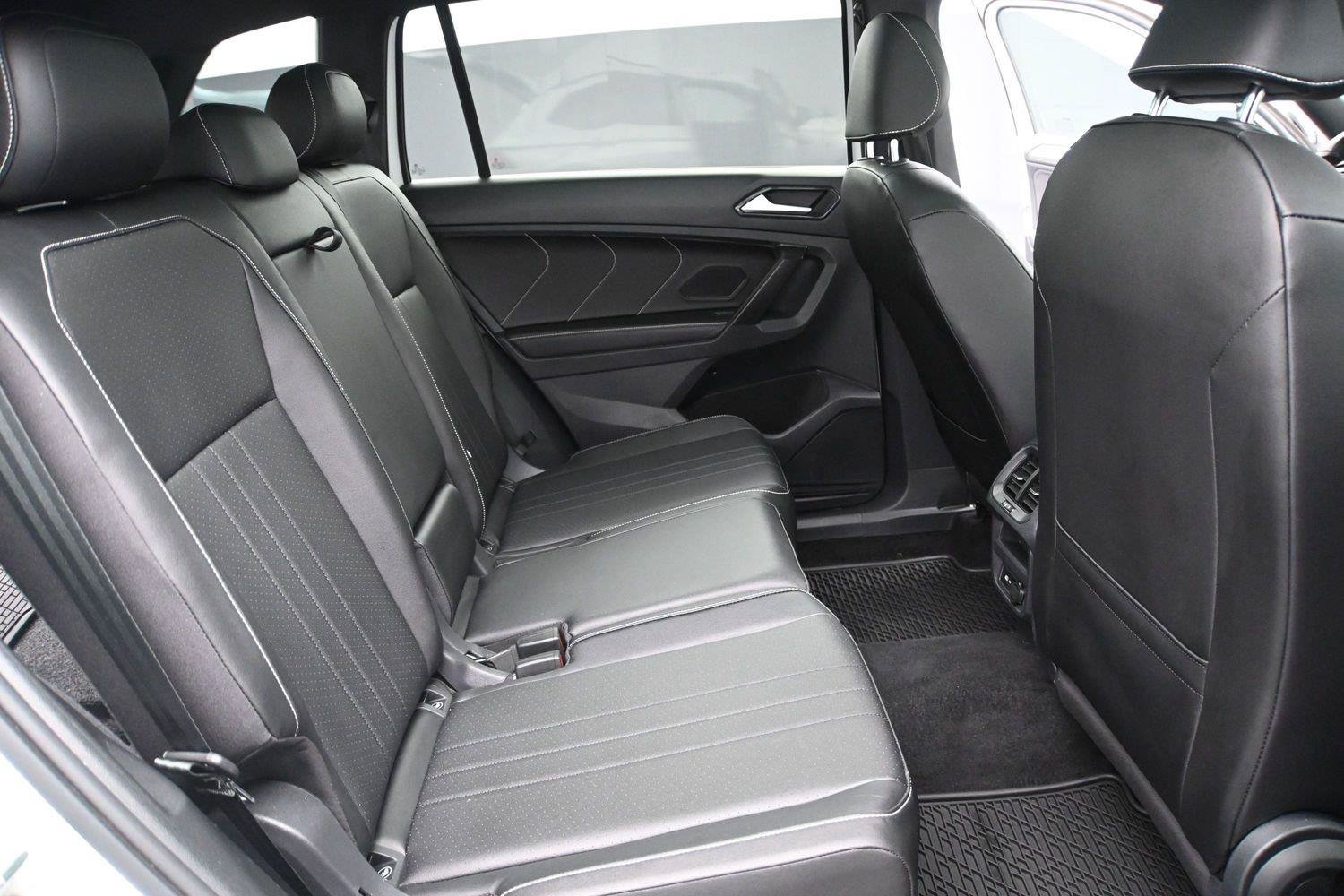 Used 2022 Volkswagen Tiguan SE R-Line AWD/4WD image 18