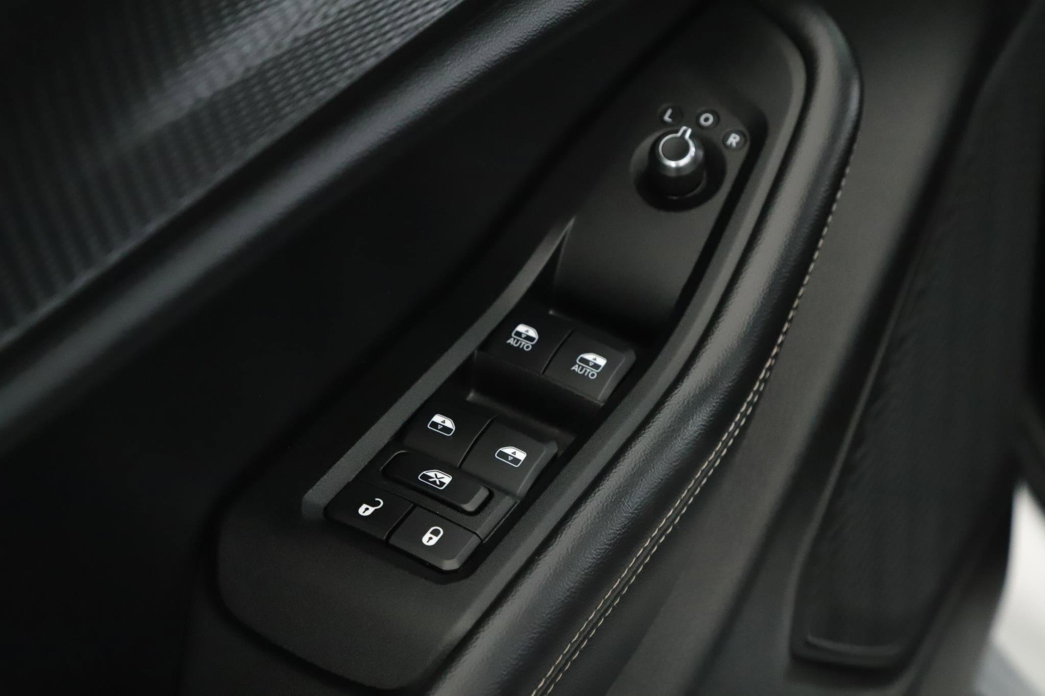 Used 2024 Jeep Grand Cherokee Altitude image 7