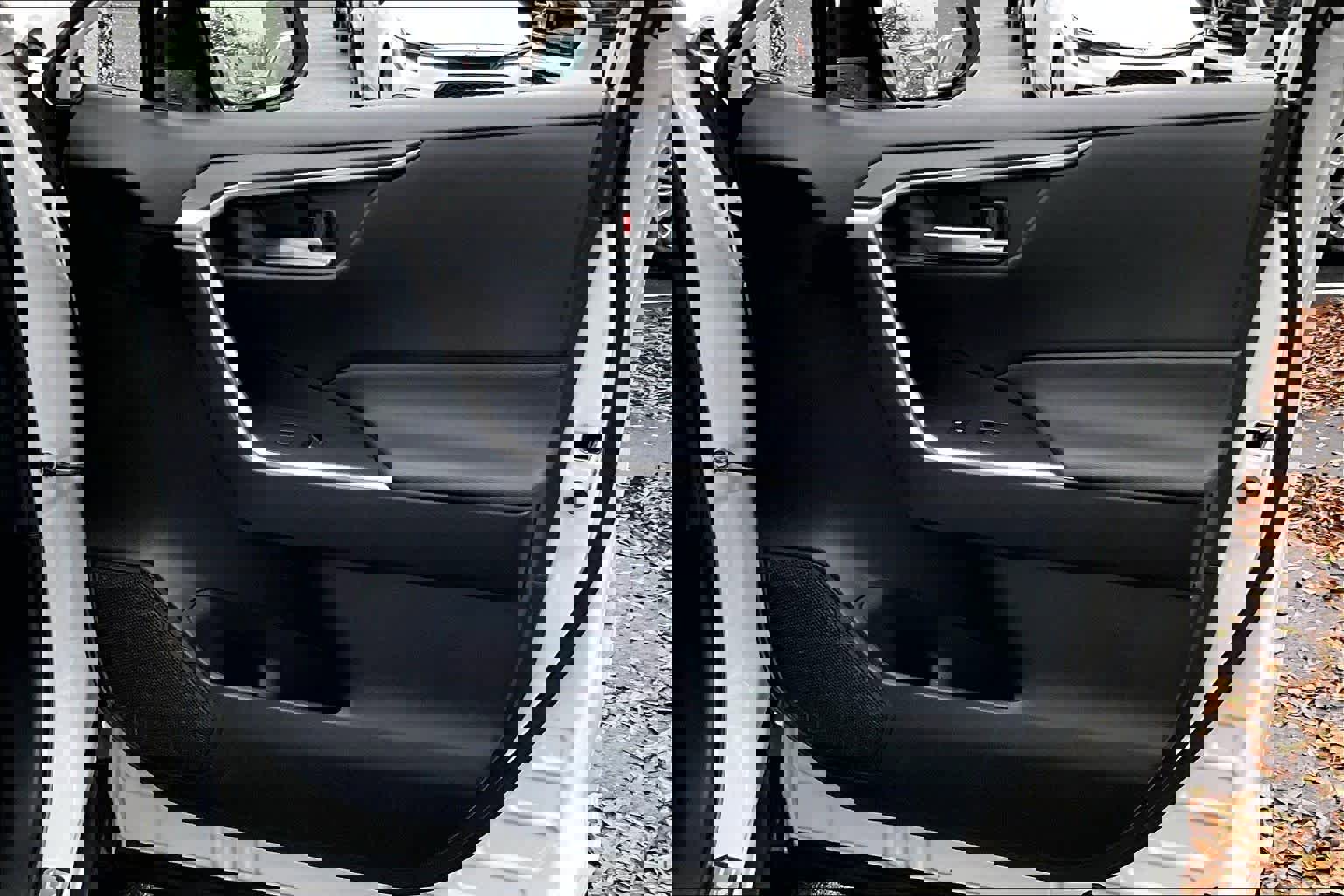 Used 2023 Toyota RAV4 SE image 21