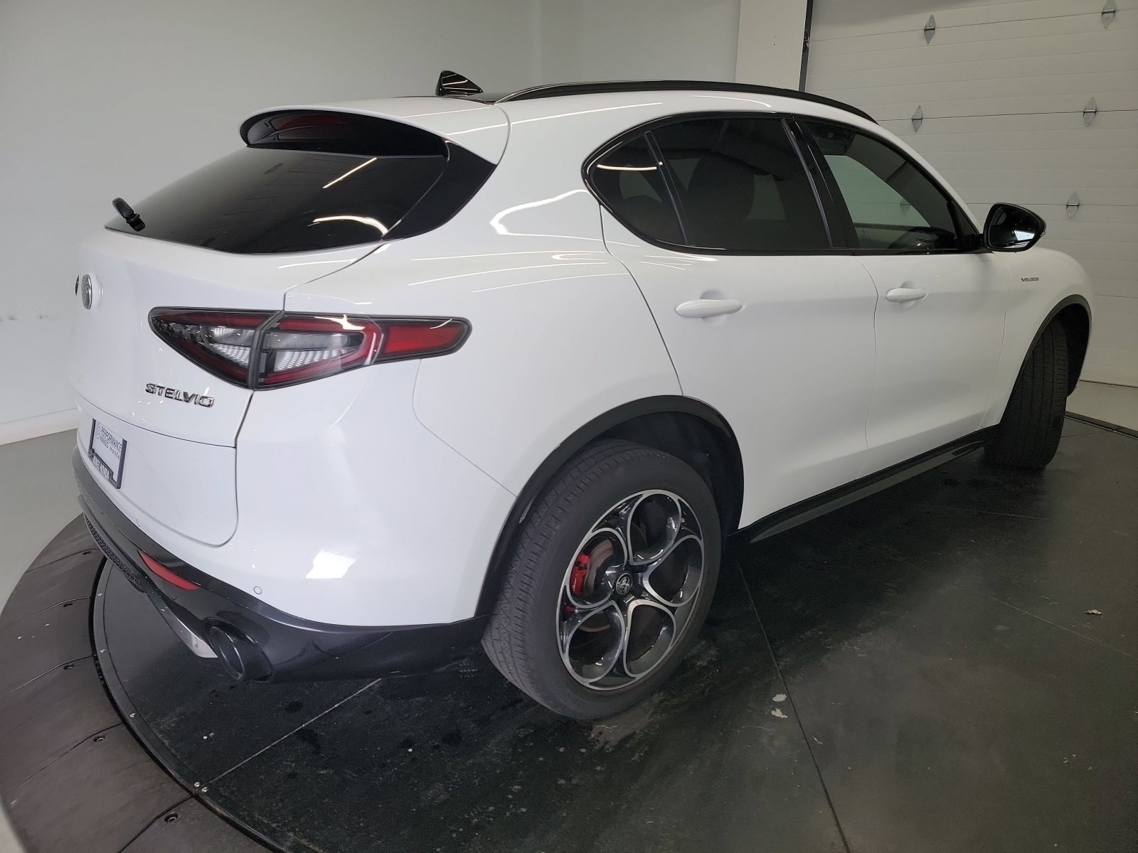 Used 2024 Alfa Romeo Stelvio Veloce AWD/4WD image 9