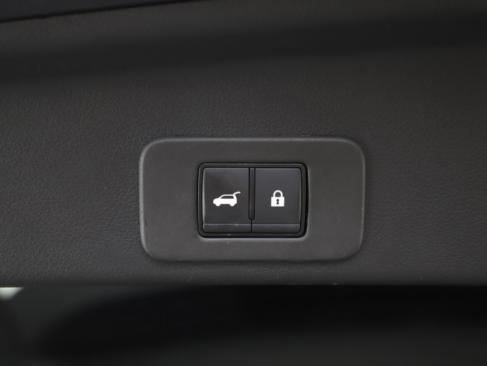 Used 2025 Nissan Murano SV AWD/4WD image 17