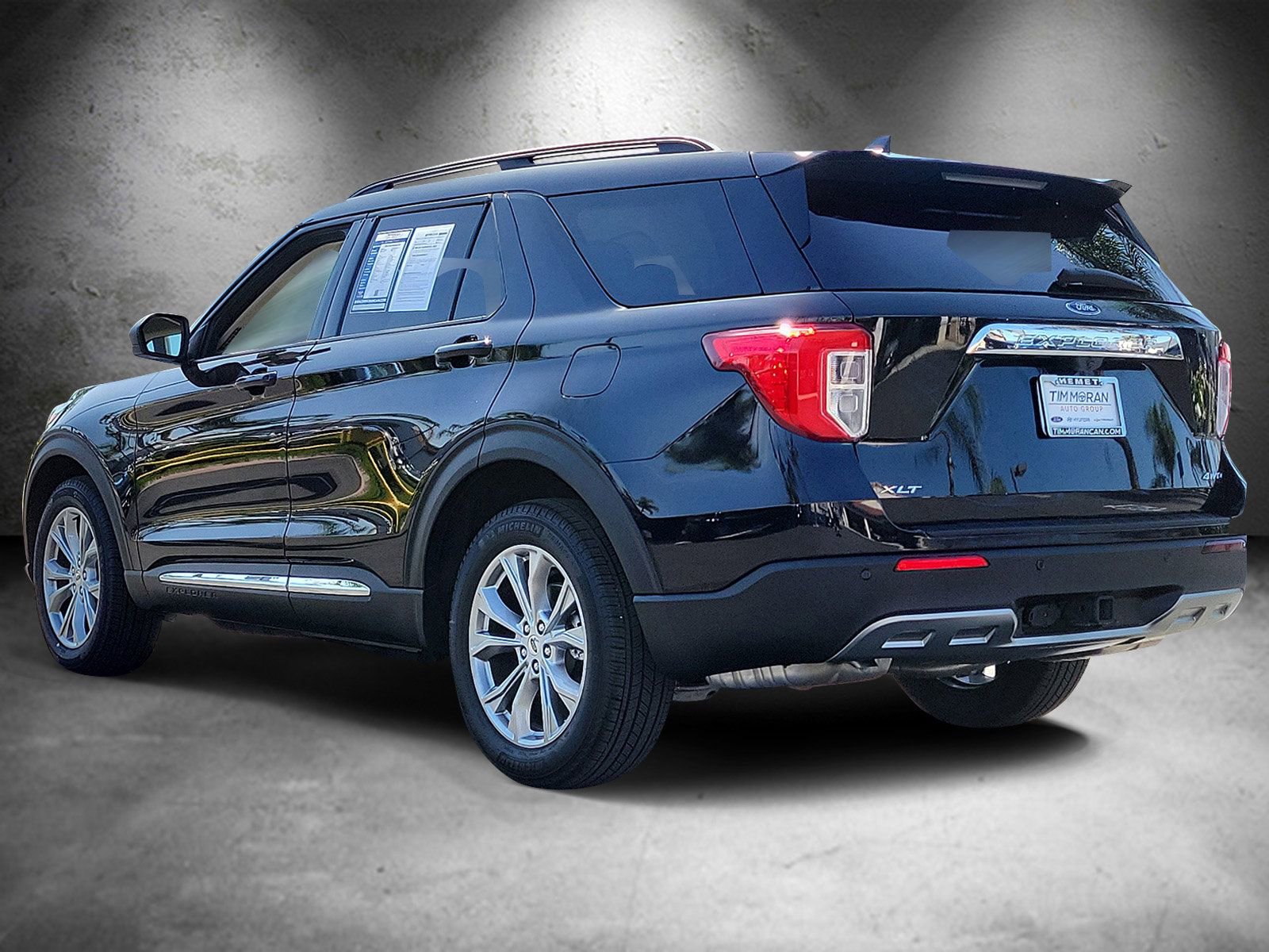 Used 2024 Ford Explorer XLT w/ Equipment Group 202A AWD/4WD image 4