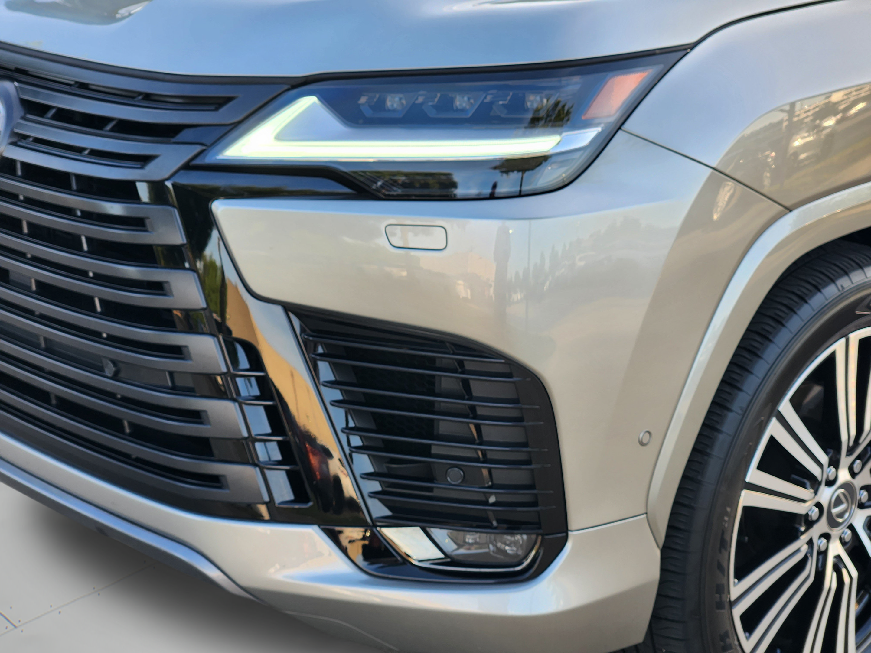 Certified 2025 Lexus LX 700h Luxury w/ Appearance Package AWD/4WD image 36